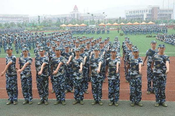 空軍青少年航空學(xué)校學(xué)費多少(兒子后悔考空軍飛行員)