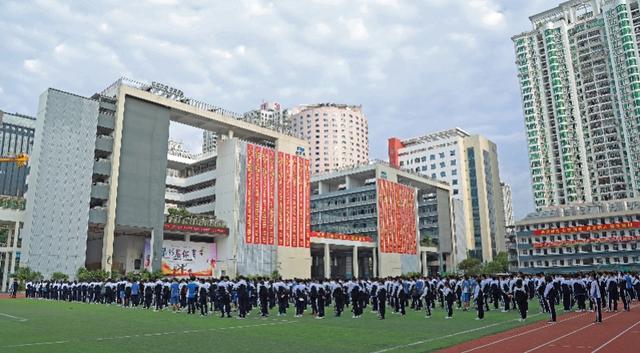 深圳市第一職業(yè)技術(shù)學(xué)校(深圳市第一職業(yè)技術(shù)學(xué)校校徽)