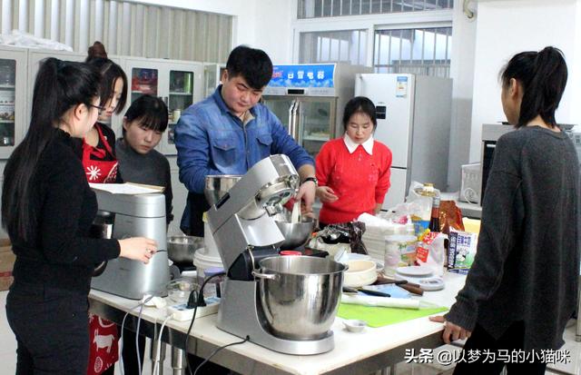 女孩職業(yè)學校學什么專業(yè)好就業(yè)(女孩初中讀什么職業(yè)學校好)