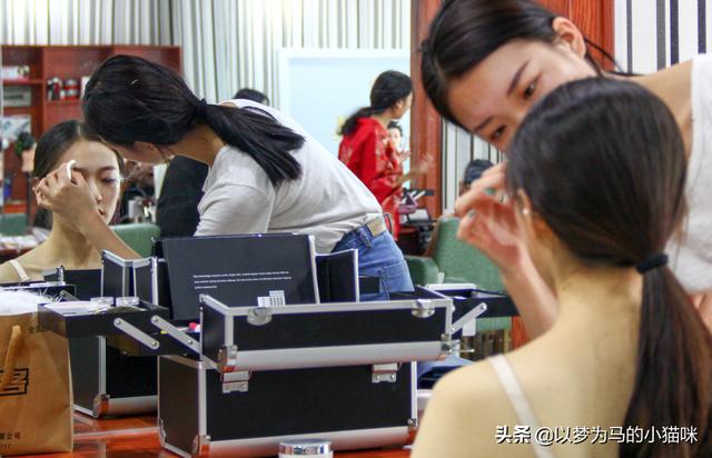 女孩職業(yè)學校學什么專業(yè)好就業(yè)(女孩初中讀什么職業(yè)學校好)