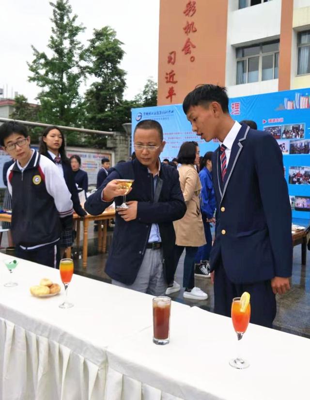 四川省崇州市職業(yè)中專學(xué)校(四川省崇州市職業(yè)中專學(xué)校校長)